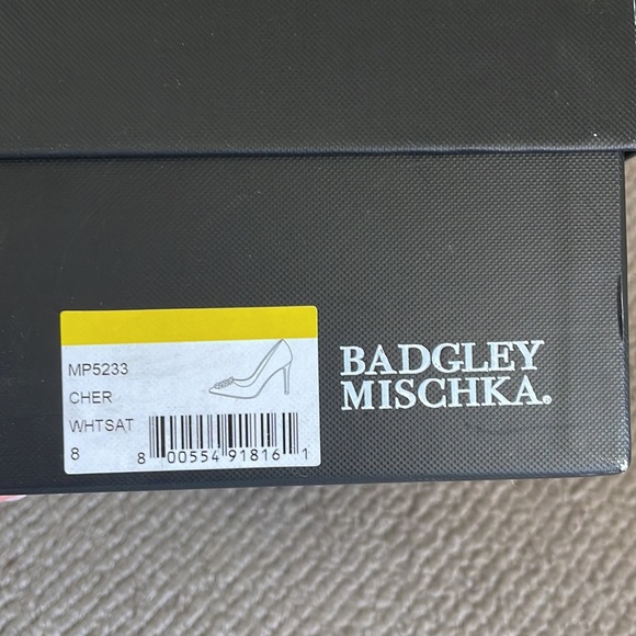 NWT never worn Badgley Mischka Cher Heels - Picture 6 of 8